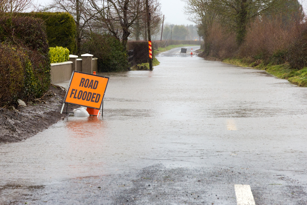 Road-flooded-sign