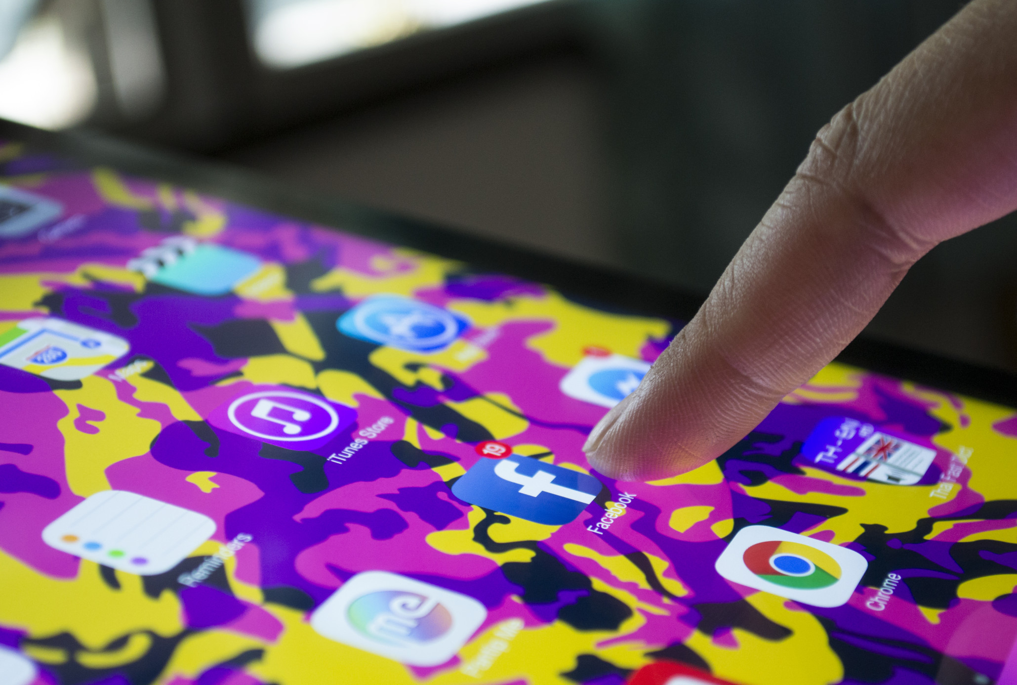 Womans finger touching the facebook icon on an apple ipad t20 E Pedv J