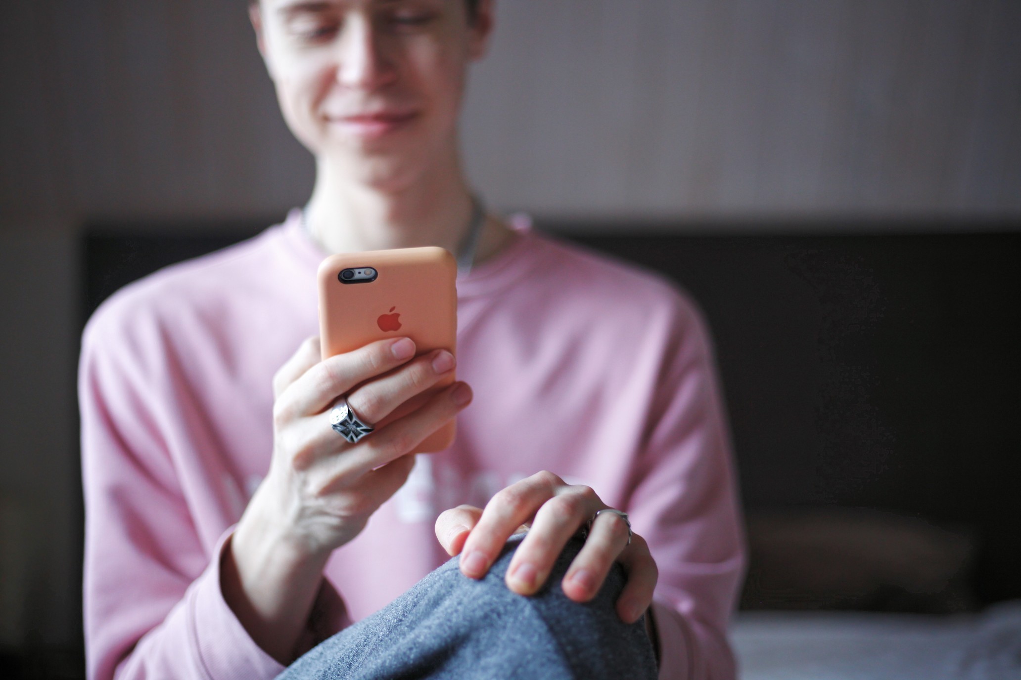 Young adult smiling young man smile mobile phone mobile people using mobile using mobile devices t20 axjjpw